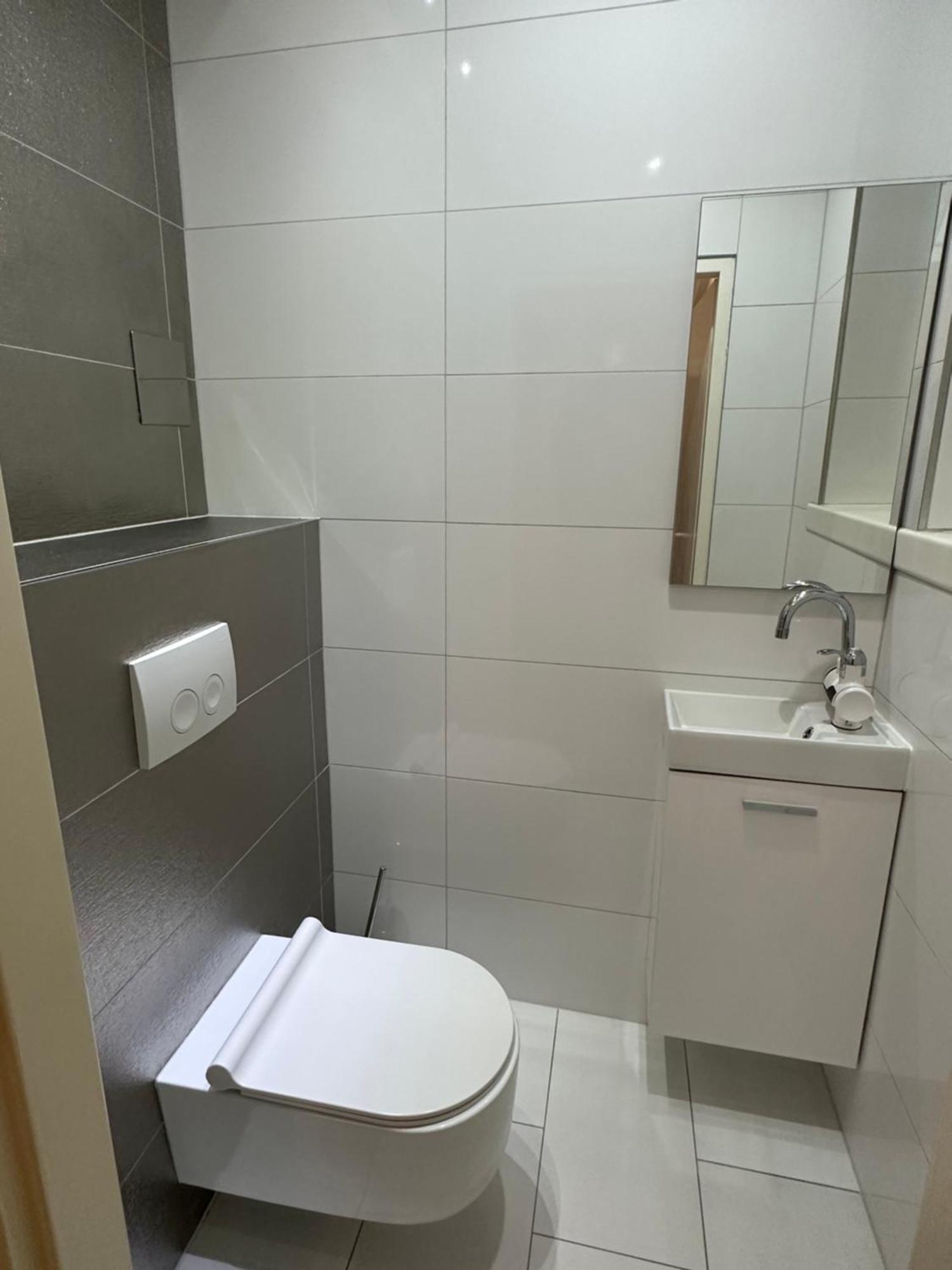 Schoene Mit Balkon Apartment Wien